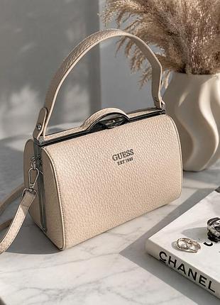 Бежева сумка guess