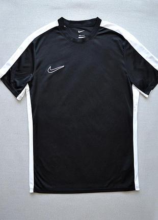 Футболка чоловіча спортивна nike dri-fit, лого вишите, зад і боки дихаюча тканина в сіточку розмір m-l( по бірці l) стан- нової