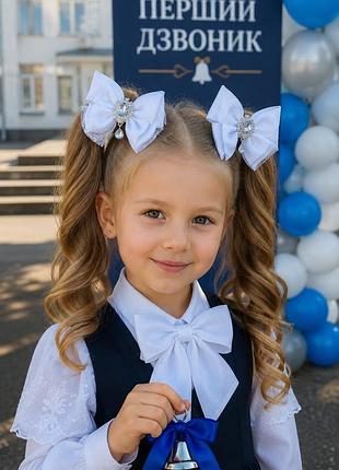 Шкільні білі бантики🔔
