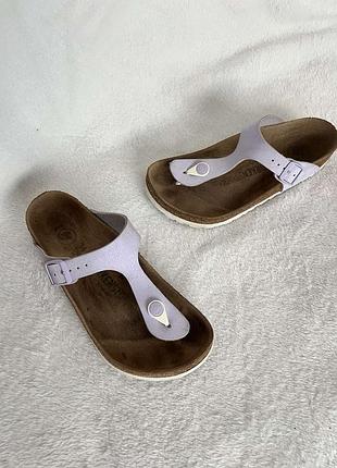 Шлепанцы сланцы фирмы birkenstock 36 размера по стельке указано 23 см.