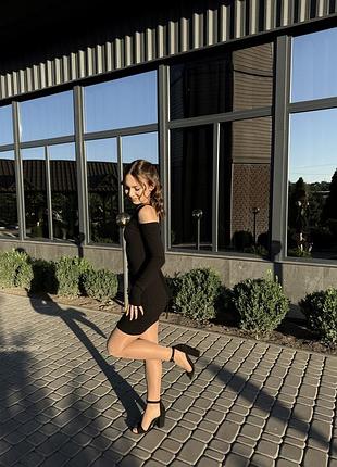 Чорна сукня з відкритою спиною 🖤