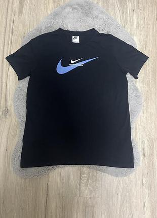 Nike swoosh футболка класна гарна