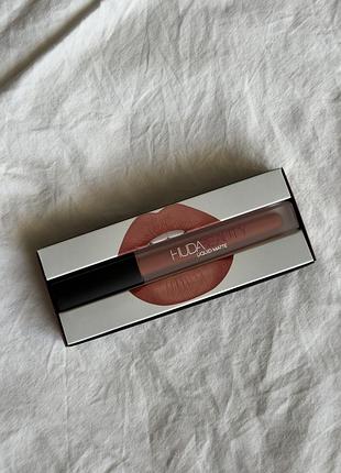 Помада huda beauty liquid matte venus