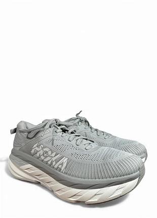 Модель чоловічих кросівок hoka one one bondi 7 у світло-сірому забарвленні (harbor mist / white / gray). розмір :46(29,5cм).матеріал: тканина