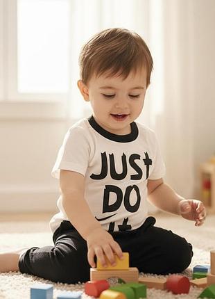 Костюм для хлопчика білий just do it футболка та чорні штани розмір 80-86 літній дитячий комплект кулір
