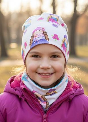 Шапка и снуд девчанка в шапках на беже