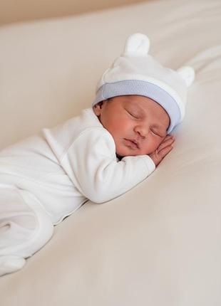 Шапочка для маловагових дітей велюрова з вушками біла з блакитним, розмір 36
