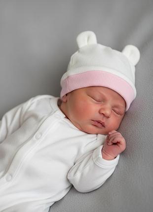 Шапочка для маловагових дітей велюрова молочна з рожевим