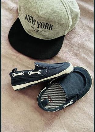 Кепка бейзер h&m 68 і мокасини next 12