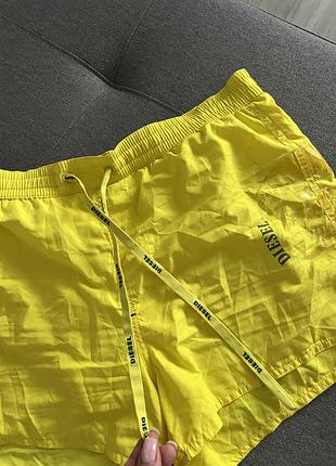 Жовті плавки diesel