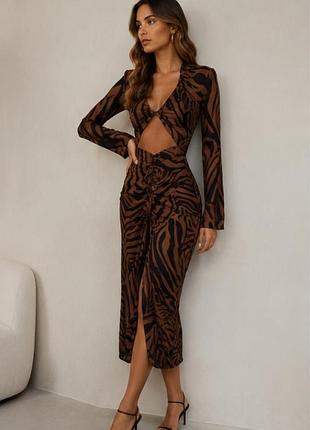 Эффектное платье миди от h&amp;m в коричневый принт «зебра» и стильными вырезами на талии.