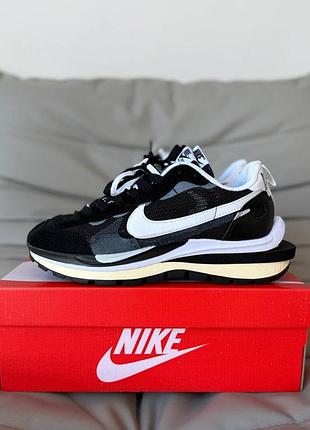 Nike vaporwaffle x sacai black white