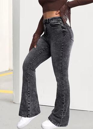 Еластичні джинси кльош 👖 джинси з високою посадкою 🖤 сірі графітові джинси варенки 💥 джинси клеш від коліна s - m