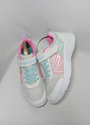 Кросівки для дівчинки skechers