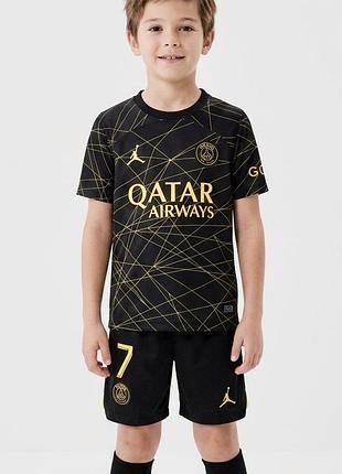 Стильний дтячий комплект футбольної форми/спортивного костюма psg (парі сен-жермен)-mbappe 7 четвертого виїзного комплекту у чорно жовтій гамі з принт