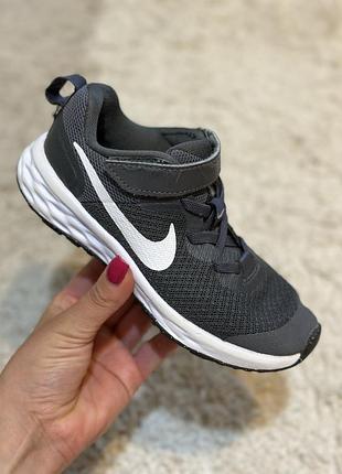 Оригінальні дитячі кросівки nike 27.5 розмір сітка (17 см устілка) б/в