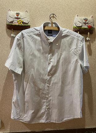 Чоловіча сорочка з коротким рукавом hugo boss, розмір xl, regular fit, у дрібний візерунок.