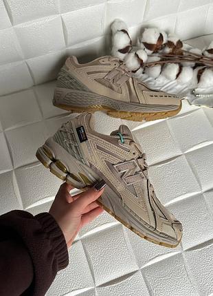 Стильные кроссовки new balance 1906r beige