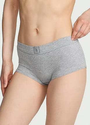 Сірі трусики-шортики victoria's secret logo cotton lace patch boyshort оригінал