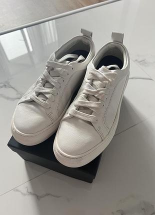 Білі шкіряні кеди massimo dutti