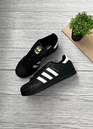 Стильні жіночі кросівки adidas superstar black white