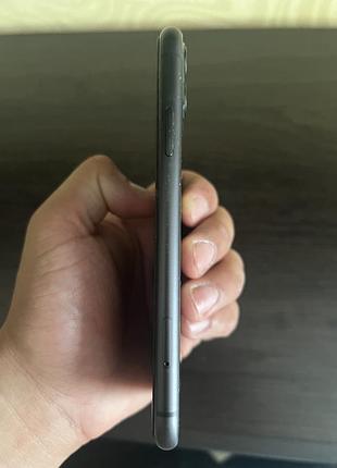 Iphone 11. 4