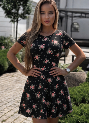 Жіноча гарна сукня 🌸 еластична квіткова 🌸 h&m divided 👗 сукня міні кльош з коротким рукавом ✨ сукня в квіточку m l