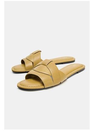 Шкіряні шльопки zara