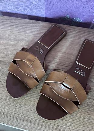Шльопанці zara