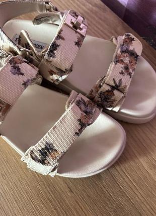 Сандалі steve madden