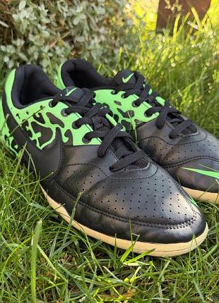 Оригінальні дитячі футбольні футзалки nike elastico 579797-003 р37.5/23.5см