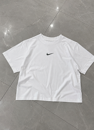 Стильна жіноча футболка укорочена р. м. бренд nike