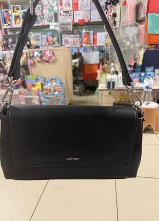 Жіноча сумка calvin klein в чорному кольорі