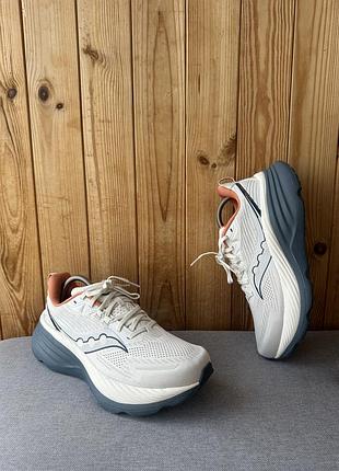 Білі чоловічі спортивні кросівки кеди взуття saucony