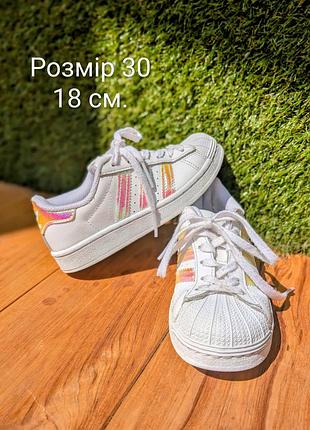 Оригинальные adidas кроссовки для девочки. кожа