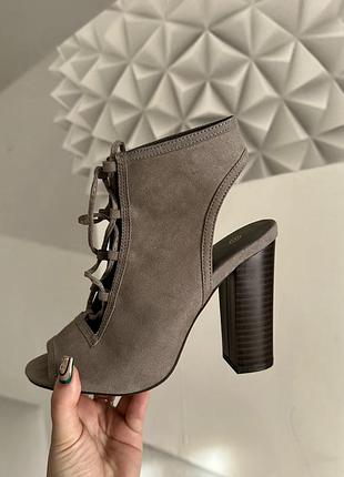 Босоніжки zara