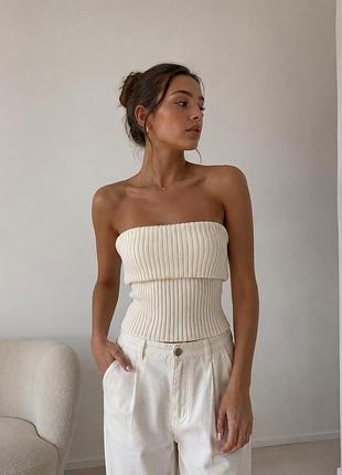 Топ zara вʼязаний добре тримається на грудях