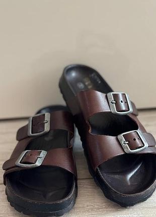 Коричневі шкіряні шльопанці  develab 34р у стилі birkenstock (устілка 22 см)