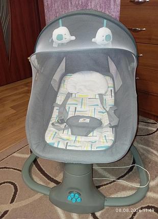 Укачивающий центр-шезлонг mastela deluxe multi (модель 8104/8105) в сером цвете с функцией автоматического укачивания и москитной сеткой 2