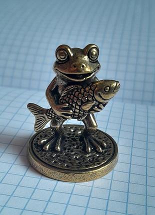 Жабка з рибкою