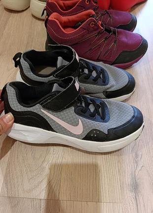 Кросівки nike, 35 розмір, стан нормальний, підійде для фізкультури наприклад