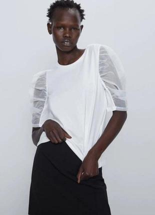 Біла футболка  в рубчик zara, рукав зі вставками із органи,р.l