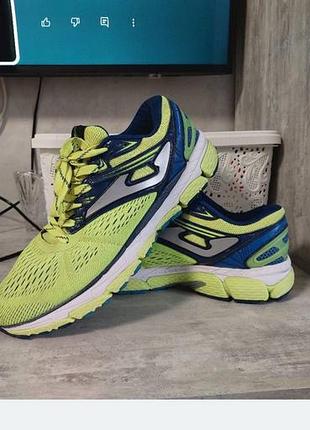 Продаю кроссовки joma