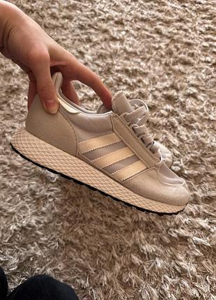Стильні кроси adidas