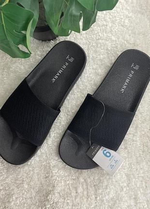Чорні шльопанці primark