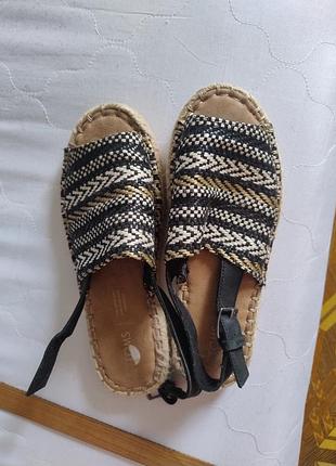Босоножки-эспадрильи toms с этническим принтом — новые, eu 37 (на узкую ногу / 23.5 см)