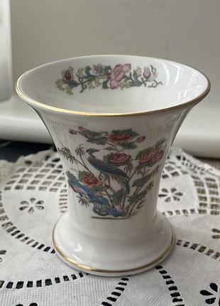 Вінтажна фарфорова ваза є виробом відомої англійської компанії wedgwood з популярної колекції kutani crane,з високоякісної кістяної порцеляни