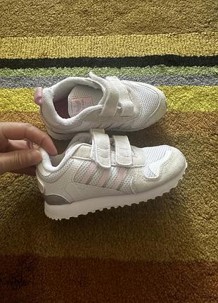 Дитясі кросівки adidas на дівчинку 14.5см