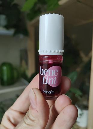 Benefit benetint — рідкий пігмент для губ і щік.