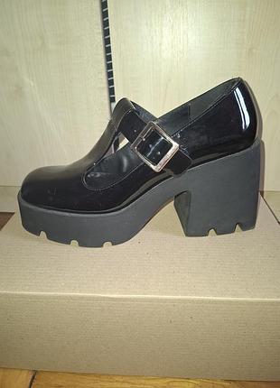 Лакові туфлі мері-джейн steve madden